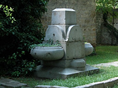 Dziedziniec Fontann Dziedziniec Fontann